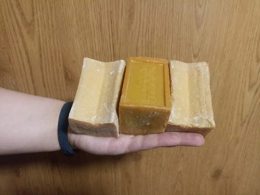 Szare mydło w kostce – niezastąpiony pomocnik w każdym domu